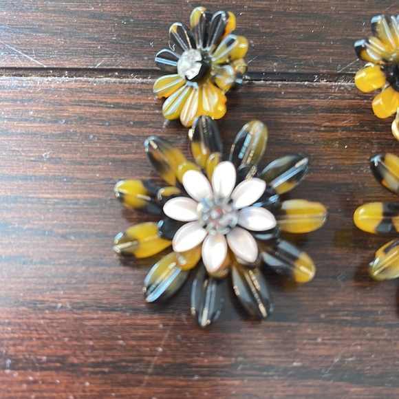 J Crew Tortoise Flower Earrings - Picture 3 of 4